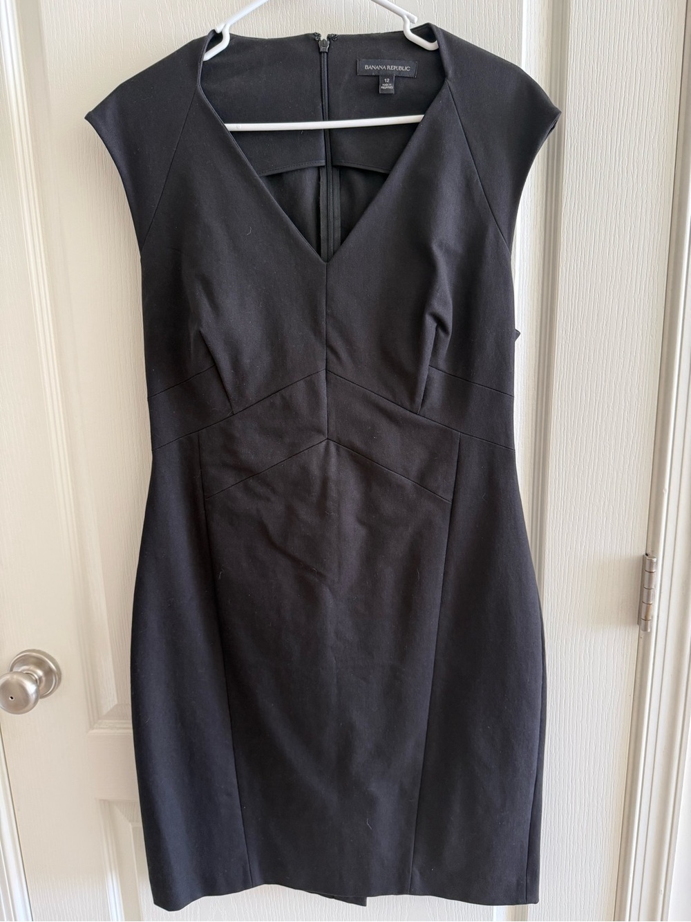 Banana Republic Black V-Neck Cap Sleeve Sheath Dress